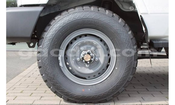 ይግዙ Imported Toyota Land Cruiser ነጭ መኪና በ Import - Dubai በ ሶማሊያ ይግዙ Imported Toyota Land Cruiser ነጭ መኪና በ Import - Dubai በ ሶማሊያ