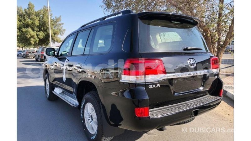 Big with watermark toyota land cruiser somalia import dubai 3654