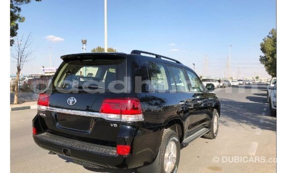 Imported Toyota Land Cruiser Black Makiinaa iti Import - Dubai keessatti Somalia keessatti Imported Toyota Land Cruiser Black Makiinaa iti Import - Dubai keessatti Somalia keessatti