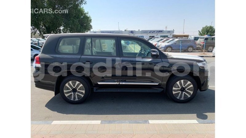 Big with watermark toyota land cruiser somalia import dubai 3655