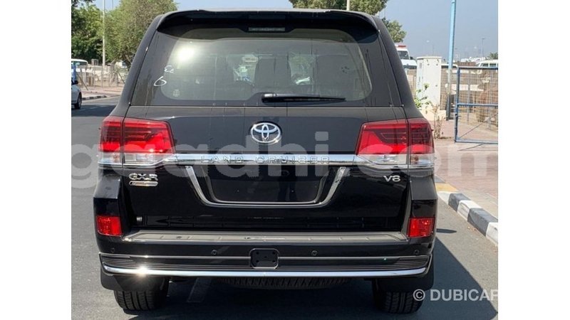 Big with watermark toyota land cruiser somalia import dubai 3655