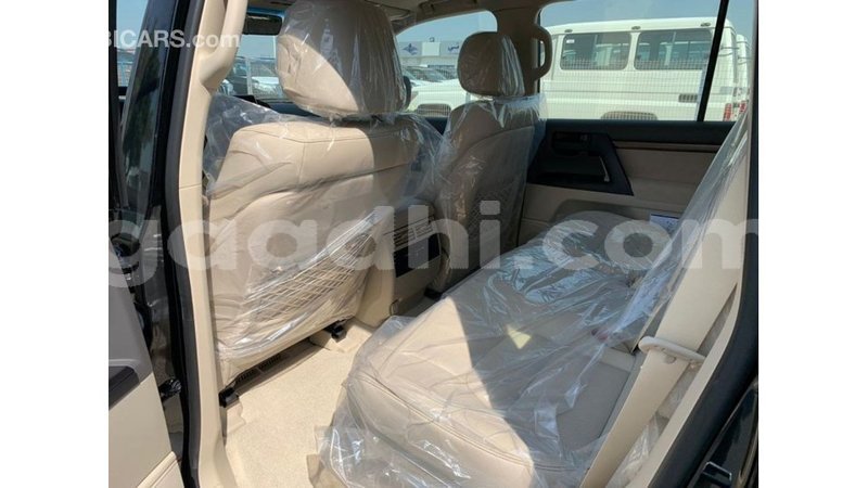 Big with watermark toyota land cruiser somalia import dubai 3655