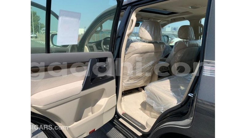 Big with watermark toyota land cruiser somalia import dubai 3655