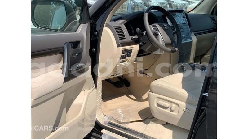 Big with watermark toyota land cruiser somalia import dubai 3655