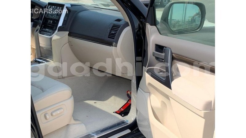 Big with watermark toyota land cruiser somalia import dubai 3655