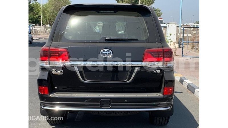 Big with watermark toyota land cruiser somalia import dubai 3657