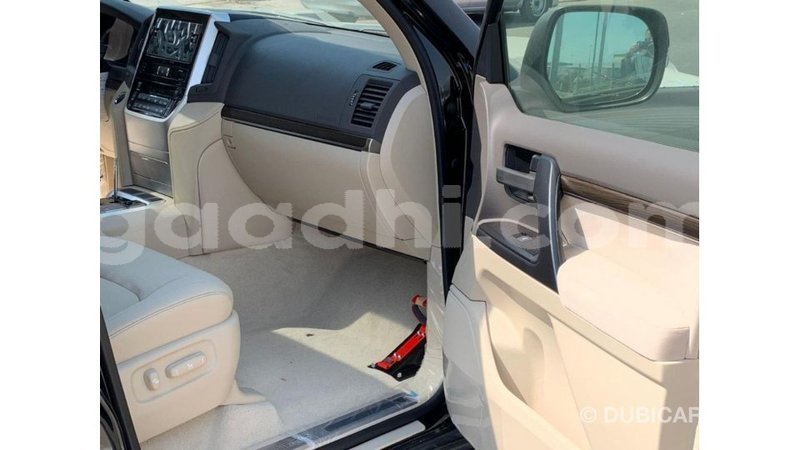 Big with watermark toyota land cruiser somalia import dubai 3657