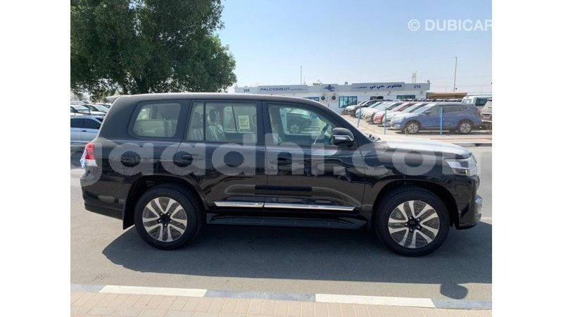 Big with watermark toyota land cruiser somalia import dubai 3657