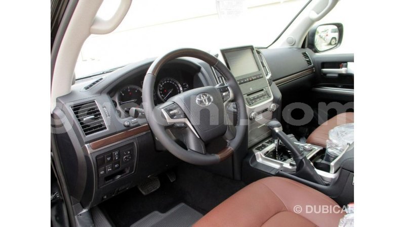Big with watermark toyota land cruiser somalia import dubai 3658