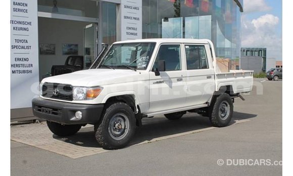ይግዙ Imported Toyota Land Cruiser ነጭ መኪና በ Import - Dubai በ ሶማሊያ ይግዙ Imported Toyota Land Cruiser ነጭ መኪና በ Import - Dubai በ ሶማሊያ