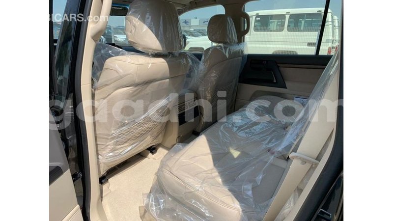 Big with watermark toyota land cruiser somalia import dubai 3664