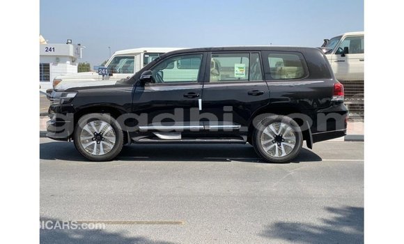 ይግዙ Imported Toyota Land Cruiser ጥቁር መኪና በ Import - Dubai በ ሶማሊያ ይግዙ Imported Toyota Land Cruiser ጥቁር መኪና በ Import - Dubai በ ሶማሊያ