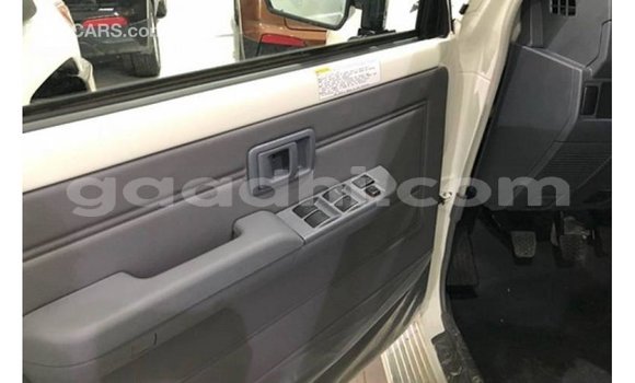 Imported Toyota Land Cruiser White Makiinaa iti Import - Dubai keessatti Somalia keessatti Imported Toyota Land Cruiser White Makiinaa iti Import - Dubai keessatti Somalia keessatti