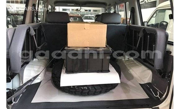 Imported Toyota Land Cruiser White Makiinaa iti Import - Dubai keessatti Somalia keessatti Imported Toyota Land Cruiser White Makiinaa iti Import - Dubai keessatti Somalia keessatti