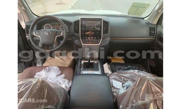 ይግዙ Imported Toyota Land Cruiser ጥቁር መኪና በ Import - Dubai በ ሶማሊያ ይግዙ Imported Toyota Land Cruiser ጥቁር መኪና በ Import - Dubai በ ሶማሊያ