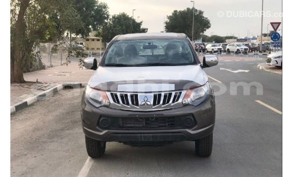 اشتري Imported Mitsubishi L200 بنى سيارة في Import - Dubai في الصومال اشتري Imported Mitsubishi L200 بنى سيارة في Import - Dubai في الصومال