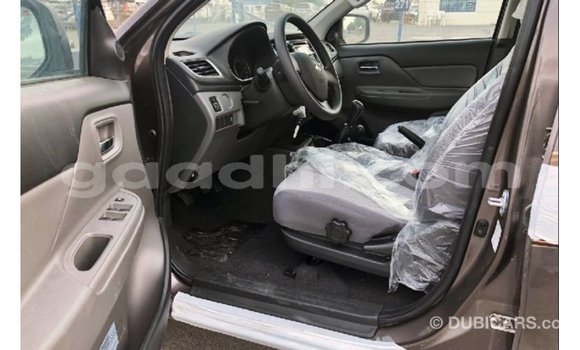 اشتري Imported Mitsubishi L200 بنى سيارة في Import - Dubai في الصومال اشتري Imported Mitsubishi L200 بنى سيارة في Import - Dubai في الصومال