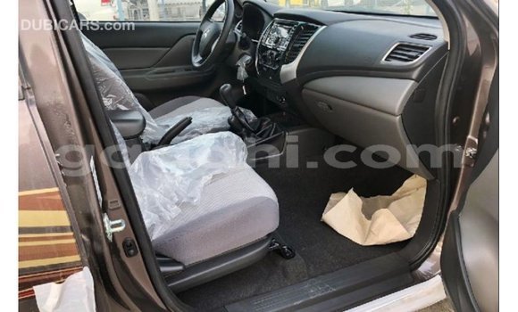 اشتري Imported Mitsubishi L200 بنى سيارة في Import - Dubai في الصومال اشتري Imported Mitsubishi L200 بنى سيارة في Import - Dubai في الصومال