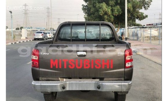 اشتري Imported Mitsubishi L200 بنى سيارة في Import - Dubai في الصومال اشتري Imported Mitsubishi L200 بنى سيارة في Import - Dubai في الصومال