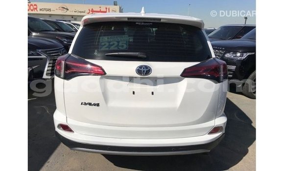 ይግዙ Imported Toyota HiAce ነጭ የጭነት መኪና በ Import - Dubai በ ሶማሊያ ይግዙ Imported Toyota HiAce ነጭ የጭነት መኪና በ Import - Dubai በ ሶማሊያ