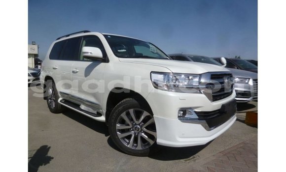 ይግዙ Imported Toyota Land Cruiser ነጭ መኪና በ Import - Dubai በ ሶማሊያ ይግዙ Imported Toyota Land Cruiser ነጭ መኪና በ Import - Dubai በ ሶማሊያ