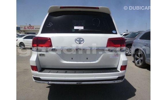 ይግዙ Imported Toyota Land Cruiser ነጭ መኪና በ Import - Dubai በ ሶማሊያ ይግዙ Imported Toyota Land Cruiser ነጭ መኪና በ Import - Dubai በ ሶማሊያ