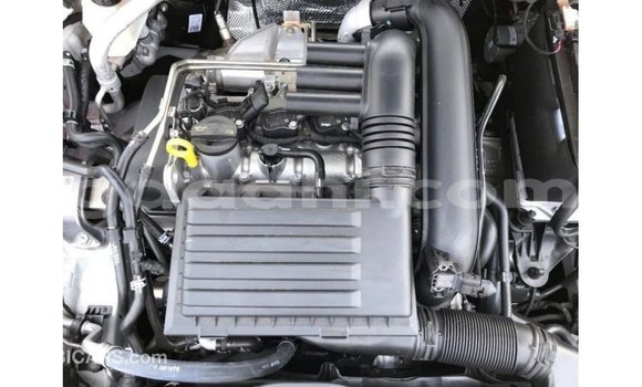 Acheter Import Voiture Volkswagen Golf Blanc à Import - Dubai, Somalie Acheter Import Voiture Volkswagen Golf Blanc à Import - Dubai, Somalie