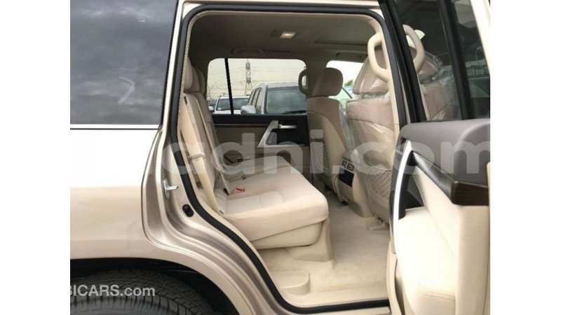 Big with watermark toyota land cruiser somalia import dubai 3701