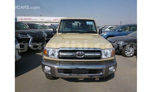 Acheter Import Voiture Toyota Land Cruiser Beige à Import - Dubai, Somalie Acheter Import Voiture Toyota Land Cruiser Beige à Import - Dubai, Somalie