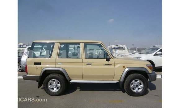 Acheter Import Voiture Toyota Land Cruiser Beige à Import - Dubai, Somalie Acheter Import Voiture Toyota Land Cruiser Beige à Import - Dubai, Somalie