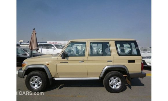 Acheter Import Voiture Toyota Land Cruiser Beige à Import - Dubai, Somalie Acheter Import Voiture Toyota Land Cruiser Beige à Import - Dubai, Somalie