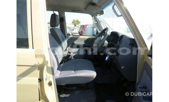 Acheter Import Voiture Toyota Land Cruiser Beige à Import - Dubai, Somalie Acheter Import Voiture Toyota Land Cruiser Beige à Import - Dubai, Somalie