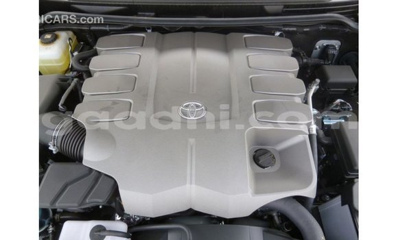 Acheter Import Voiture Toyota Land Cruiser Noir à Import - Dubai, Somalie Acheter Import Voiture Toyota Land Cruiser Noir à Import - Dubai, Somalie