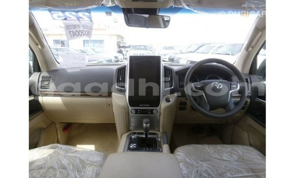 Acheter Import Voiture Toyota Land Cruiser Blanc à Import - Dubai, Somalie Acheter Import Voiture Toyota Land Cruiser Blanc à Import - Dubai, Somalie