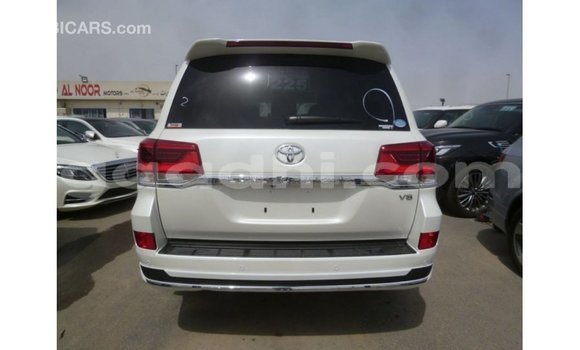 Acheter Import Voiture Toyota Land Cruiser Blanc à Import - Dubai, Somalie Acheter Import Voiture Toyota Land Cruiser Blanc à Import - Dubai, Somalie