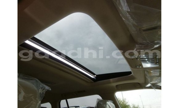Acheter Import Voiture Toyota Land Cruiser Blanc à Import - Dubai, Somalie Acheter Import Voiture Toyota Land Cruiser Blanc à Import - Dubai, Somalie