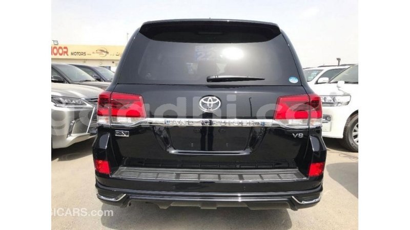 Big with watermark toyota land cruiser somalia import dubai 3706