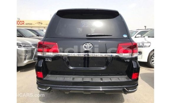 Acheter Import Voiture Toyota Land Cruiser Noir à Import - Dubai, Somalie Acheter Import Voiture Toyota Land Cruiser Noir à Import - Dubai, Somalie