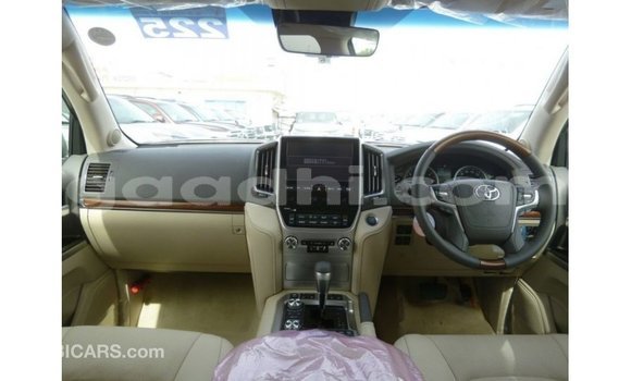 Acheter Import Voiture Toyota Land Cruiser Blanc à Import - Dubai, Somalie Acheter Import Voiture Toyota Land Cruiser Blanc à Import - Dubai, Somalie