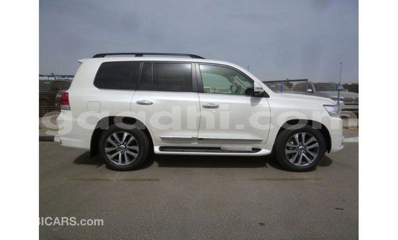 Acheter Import Voiture Toyota Land Cruiser Blanc à Import - Dubai, Somalie Acheter Import Voiture Toyota Land Cruiser Blanc à Import - Dubai, Somalie