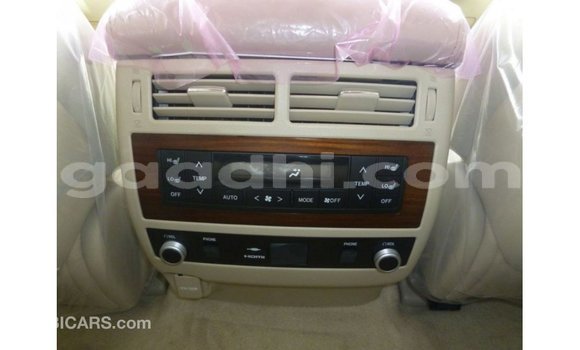 Acheter Import Voiture Toyota Land Cruiser Blanc à Import - Dubai, Somalie Acheter Import Voiture Toyota Land Cruiser Blanc à Import - Dubai, Somalie