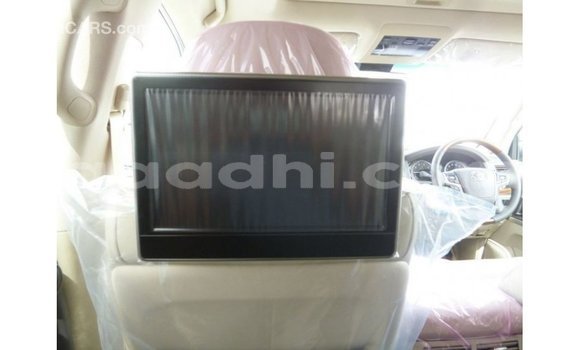 Acheter Import Voiture Toyota Land Cruiser Blanc à Import - Dubai, Somalie Acheter Import Voiture Toyota Land Cruiser Blanc à Import - Dubai, Somalie