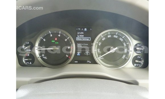 Acheter Import Voiture Toyota Land Cruiser Blanc à Import - Dubai, Somalie Acheter Import Voiture Toyota Land Cruiser Blanc à Import - Dubai, Somalie
