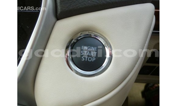 Acheter Import Voiture Toyota Land Cruiser Blanc à Import - Dubai, Somalie Acheter Import Voiture Toyota Land Cruiser Blanc à Import - Dubai, Somalie