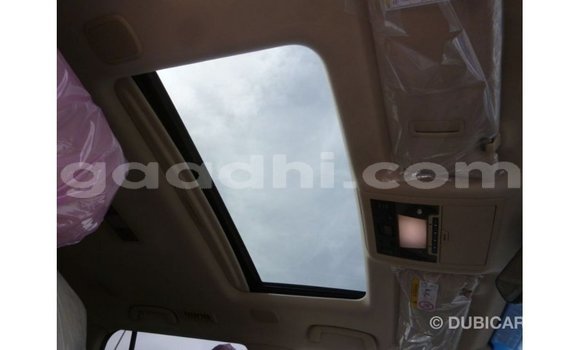 Acheter Import Voiture Toyota Land Cruiser Blanc à Import - Dubai, Somalie Acheter Import Voiture Toyota Land Cruiser Blanc à Import - Dubai, Somalie