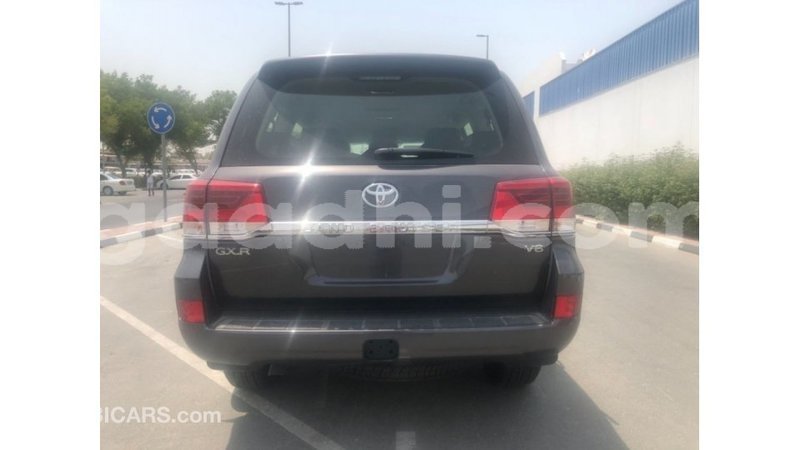 Big with watermark toyota land cruiser somalia import dubai 3709