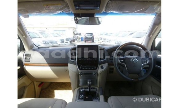 Acheter Import Voiture Toyota Land Cruiser Noir à Import - Dubai, Somalie Acheter Import Voiture Toyota Land Cruiser Noir à Import - Dubai, Somalie