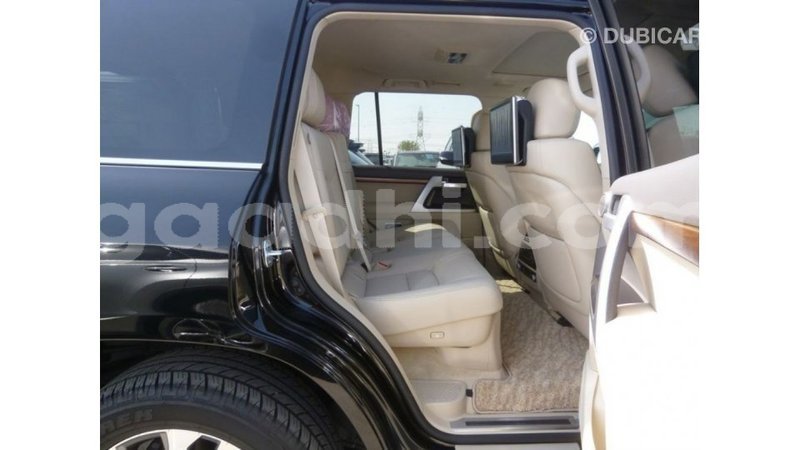 Big with watermark toyota land cruiser somalia import dubai 3711