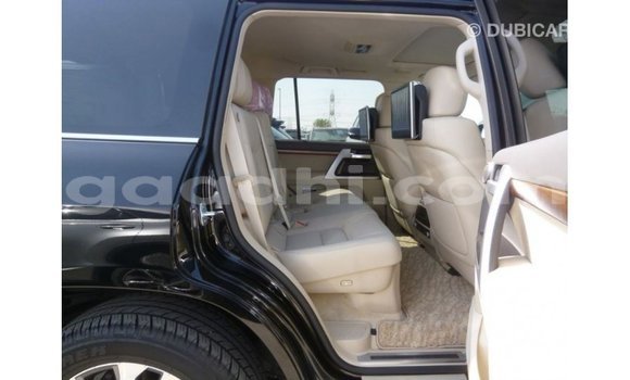Acheter Import Voiture Toyota Land Cruiser Noir à Import - Dubai, Somalie Acheter Import Voiture Toyota Land Cruiser Noir à Import - Dubai, Somalie
