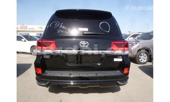 Acheter Import Voiture Toyota Land Cruiser Noir à Import - Dubai, Somalie Acheter Import Voiture Toyota Land Cruiser Noir à Import - Dubai, Somalie